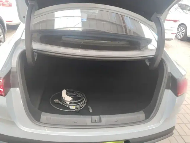 BYD Qin L — Фото автомобиля 18
