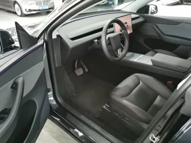 Tesla Model Y — Фото автомобиля 15