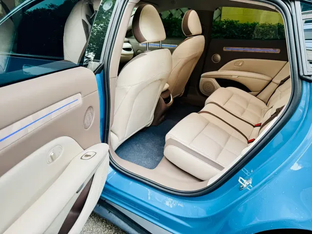 IM Motors L6 — Фото автомобиля 12