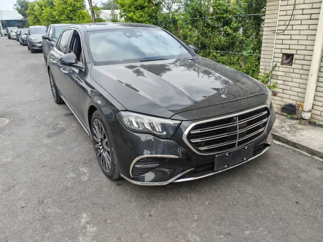 Mercedes-Benz E-Class — Фото автомобиля 3