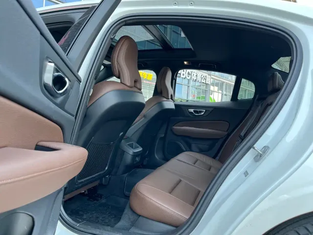 Volvo S60 — Фото автомобиля 14
