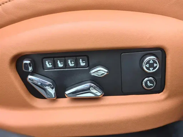 Bentley Flying Spur — Фото автомобиля 17