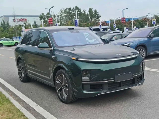 Li Auto L8 — Фото автомобиля 3