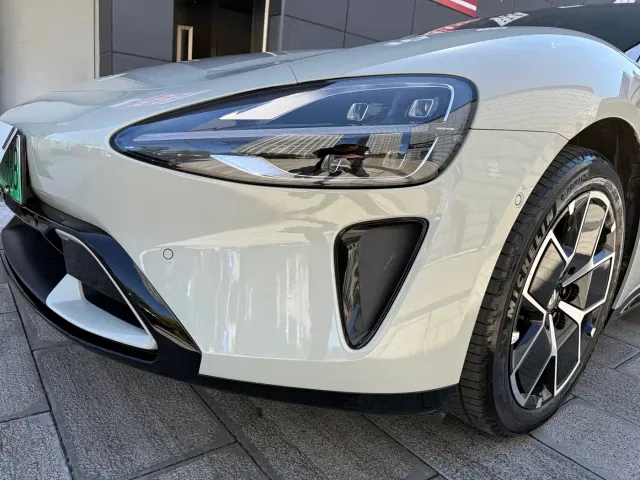 Xiaomi SU7 — Фото автомобиля 14
