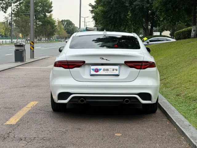 Jaguar XEL — Фото автомобиля 5