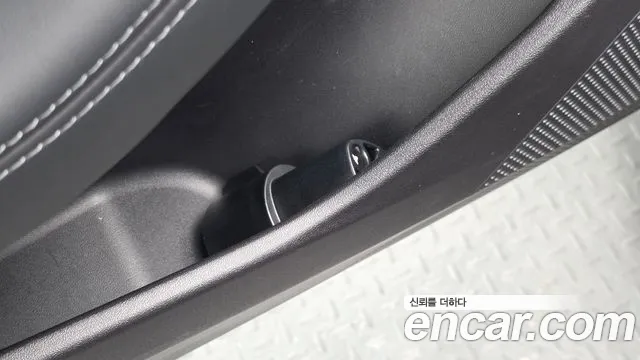 Tesla Model 3 — Фото автомобиля 29