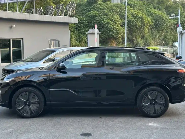 Voyah Auto Voyah Zhiyin 2024 Long Range Super Charging Edition — Фото автомобиля 7