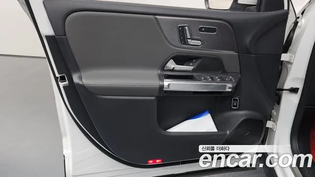 Mercedes-Benz EQB — Фото автомобиля 21