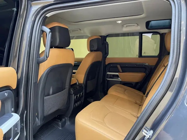 Land Rover Defender — Фото автомобиля 13