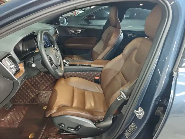 Volvo S60 — Фото автомобиля 14