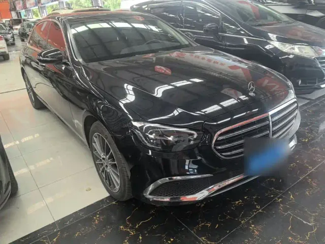 Mercedes-Benz E-Class — Фото автомобиля 3