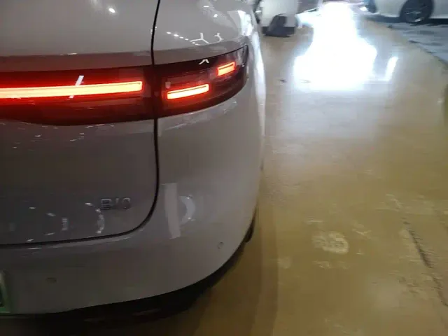 Leapmotor B10 — Фото автомобиля 7