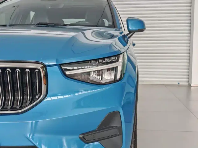 Volvo XC40 — Фото автомобиля 4