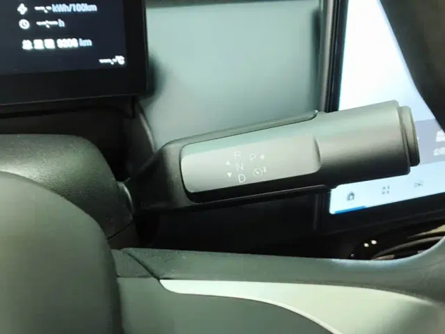 GAC Aion UT — Фото автомобиля 13