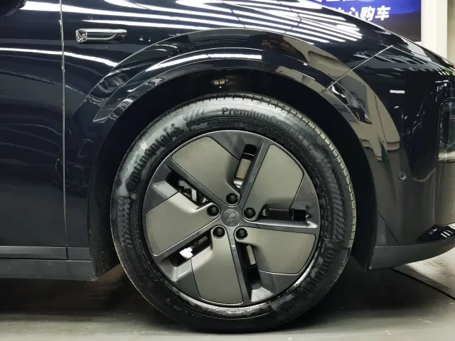 Li Auto Li i8 2025 Standard Edition — Фото автомобиля 6