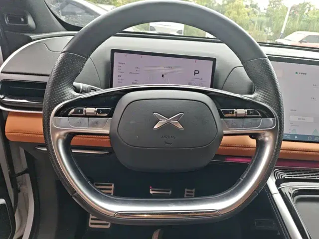 Xpeng G9 — Фото автомобиля 10