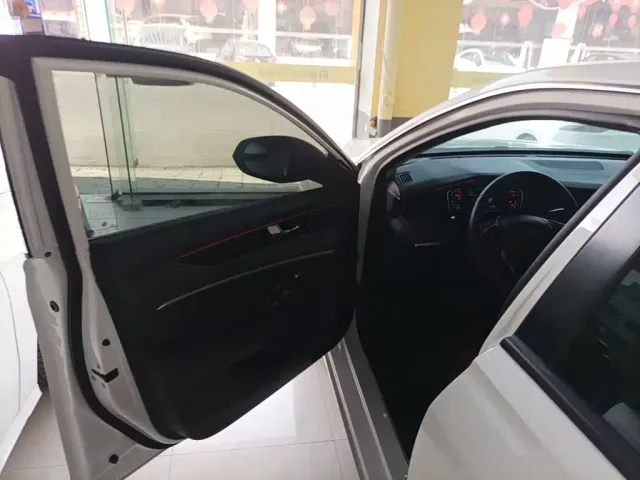 Dongfeng Yixuan MAX — Фото автомобиля 11