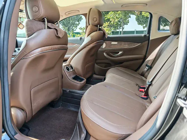Mercedes-Benz E-Class — Фото автомобиля 5