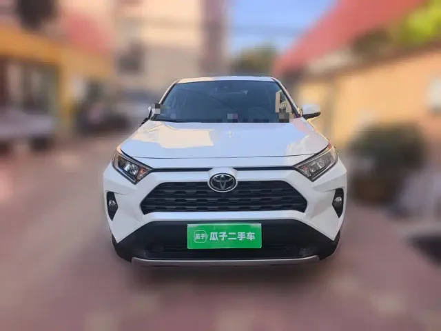 Toyota RAV4 — Фото автомобиля 2
