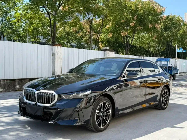 Фотография автомобиля — BMW 5 Series