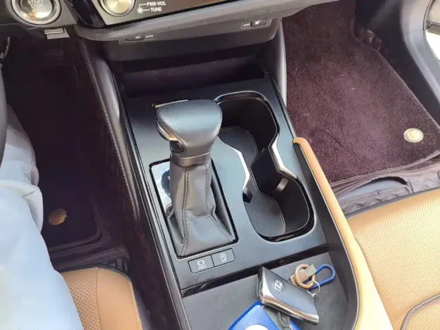 Lexus ES — Фото автомобиля 13