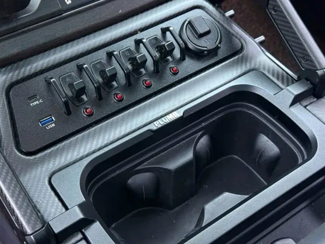 Land Rover Defender — Фото автомобиля 23