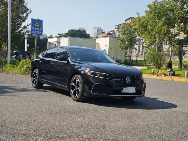 Volkswagen Passat — Фото автомобиля 3