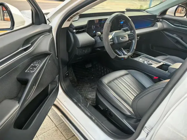 Ford Mondeo 2025 1.5T EcoBoost Luxury — Фото автомобиля 4