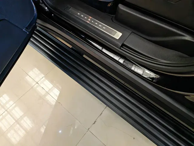 Cadillac Escalade — Фото автомобиля 12