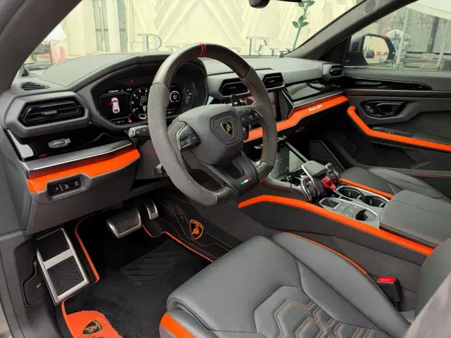 Lamborghini Urus — Фото автомобиля 9