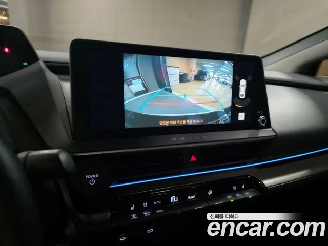 Toyota Prius Generation 5 — Фото автомобиля 17