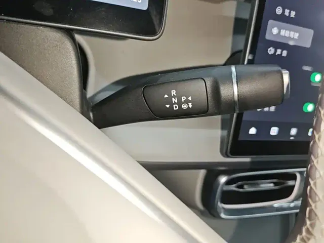Leapmotor B10 — Фото автомобиля 13