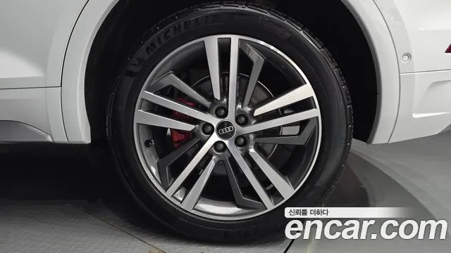 Audi Q5 40 TDI quattro Premium — Фото автомобиля 20