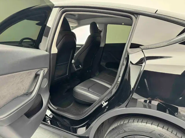 Tesla Model Y — Фото автомобиля 8