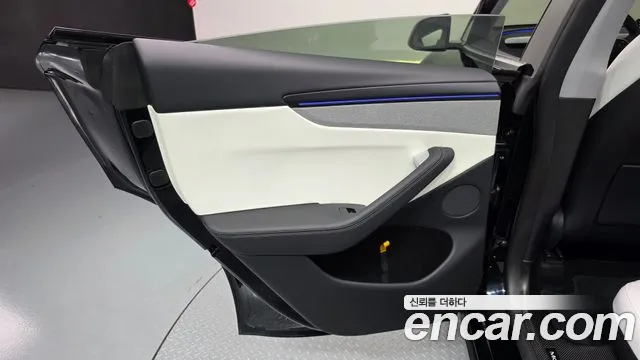 Tesla Model Y — Фото автомобиля 14