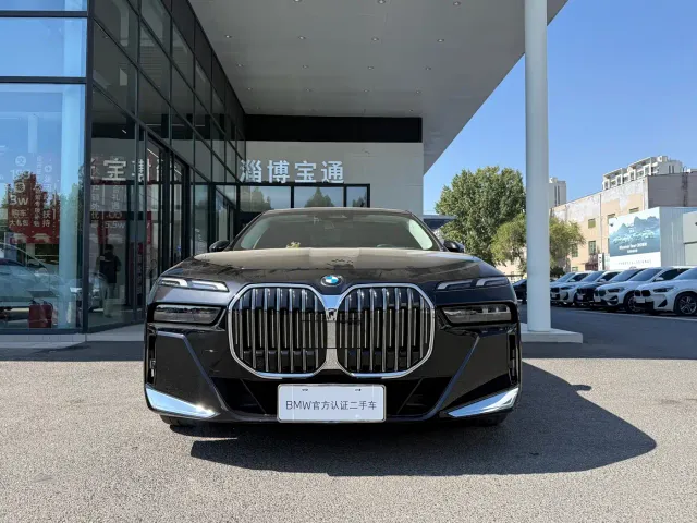 BMW 7 Series — Фото автомобиля 3