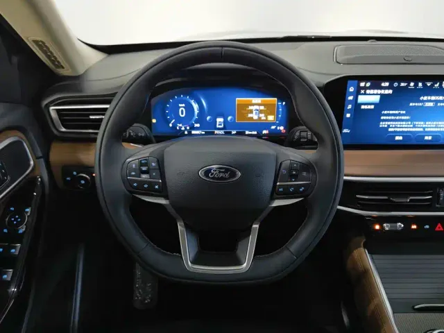 Ford Explorer — Фото автомобиля 11