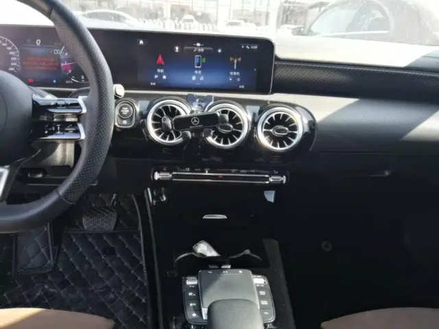 Mercedes-Benz A-Class — Фото автомобиля 12