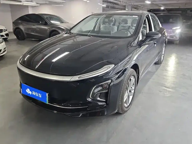 Фотография автомобиля — Hongqi E-QM5