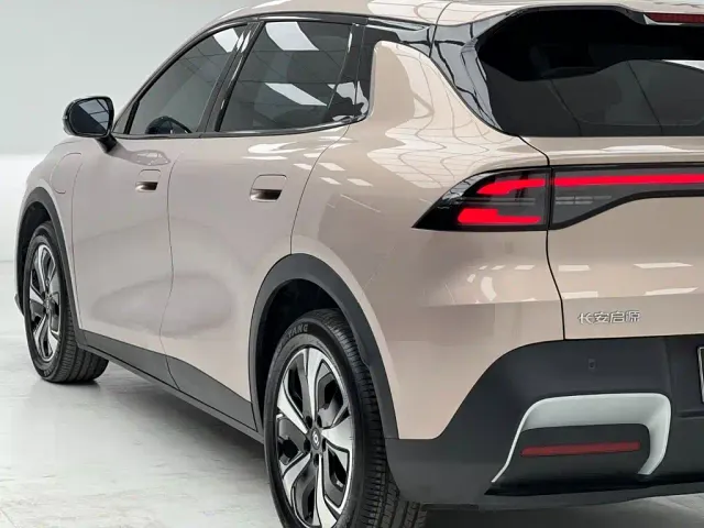 Changan Qiyuan Q05 — Фото автомобиля 9