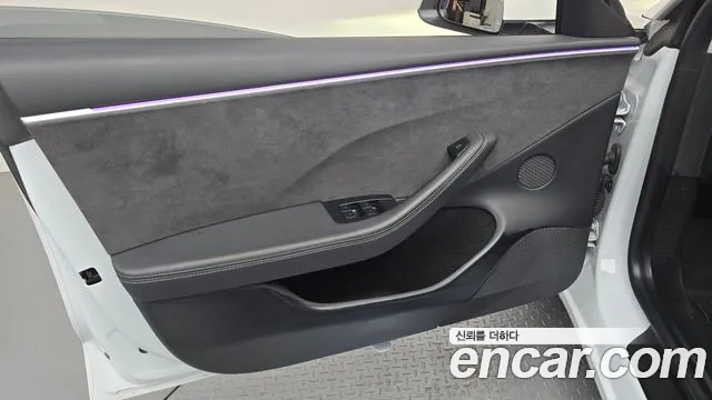 Tesla Model 3 — Фото автомобиля 13