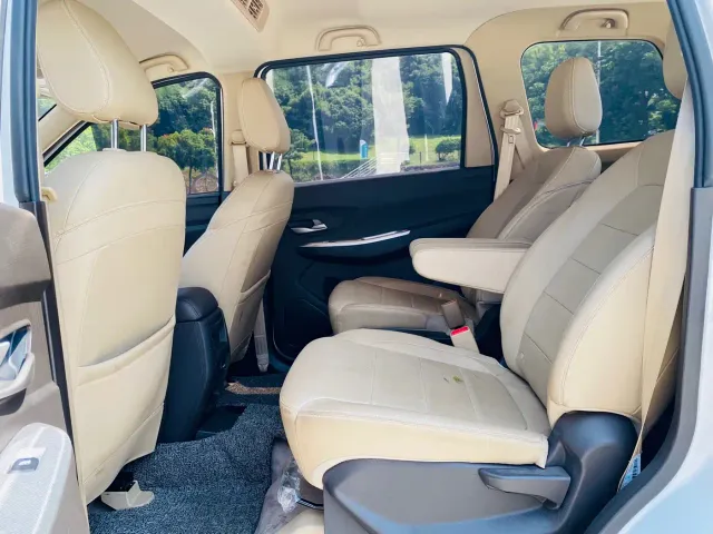 Wuling Hongguang — Фото автомобиля 12