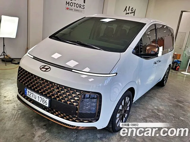 Фотография автомобиля — Hyundai Staria 4WD Lounge 9 мест