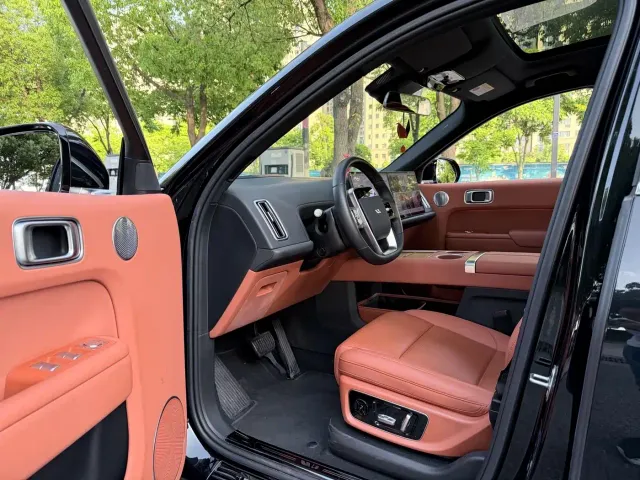 Li Auto L8 — Фото автомобиля 4