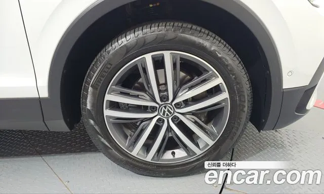 Volkswagen Tiguan — Фото автомобиля 6