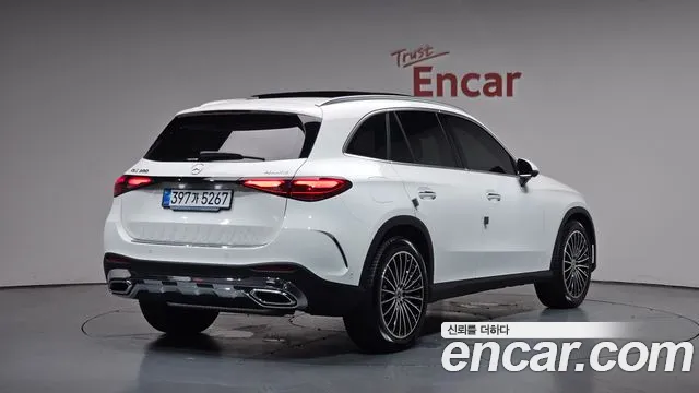 Фотография автомобиля — Mercedes-Benz GLC-Class