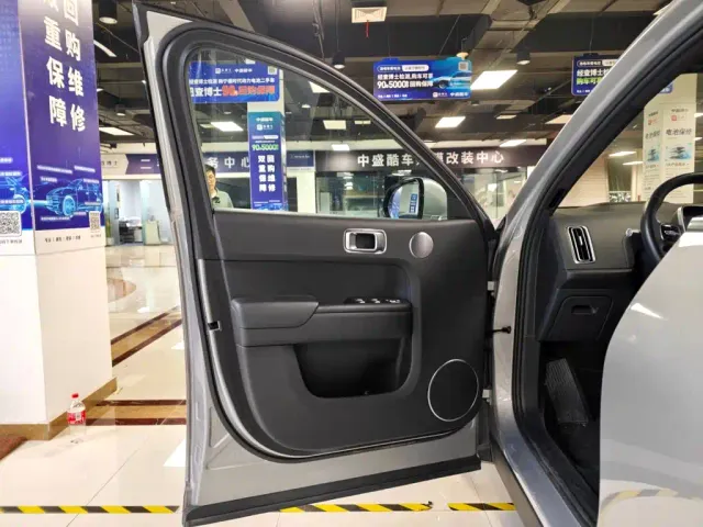 Li Auto Li L8 2023 Pro — Фото автомобиля 7