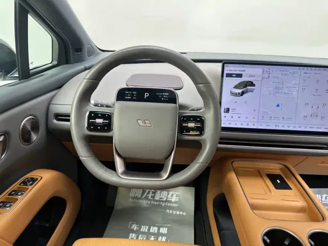 Li Auto i8 — Фото автомобиля 8