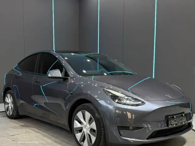 Tesla Model Y — Фото автомобиля 3