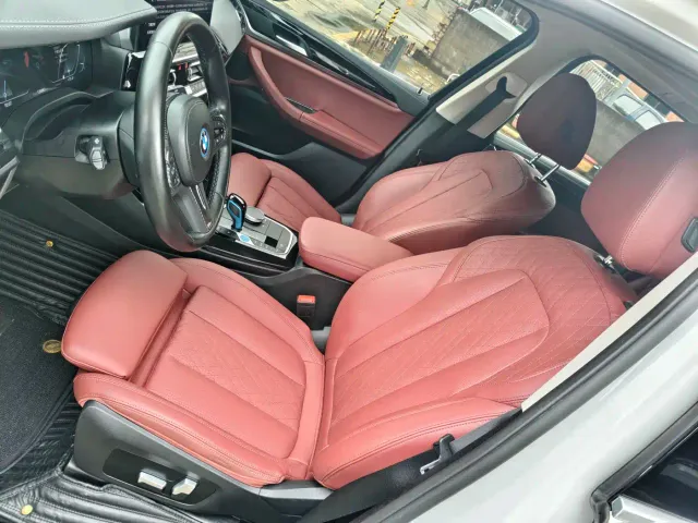 BMW iX3 — Фото автомобиля 9